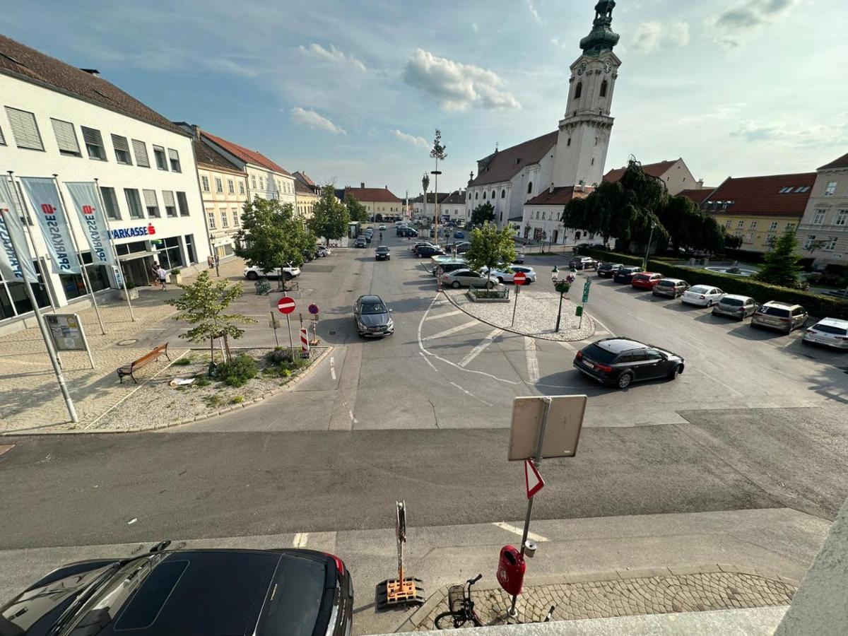 Central Plaza Great Apartment 4 Bedroom 3 Bathroom Bruckneudorf 외부 사진
