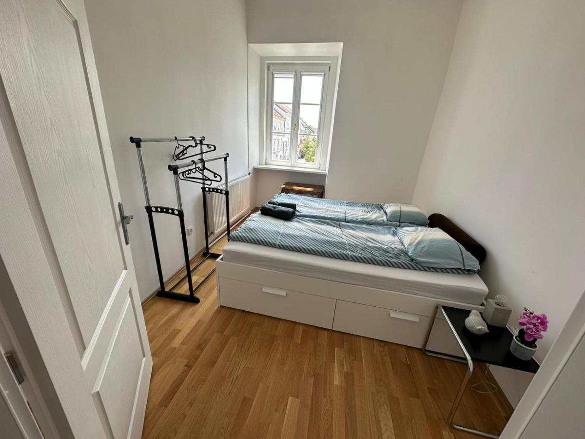 Central Plaza Great Apartment 4 Bedroom 3 Bathroom Bruckneudorf 외부 사진